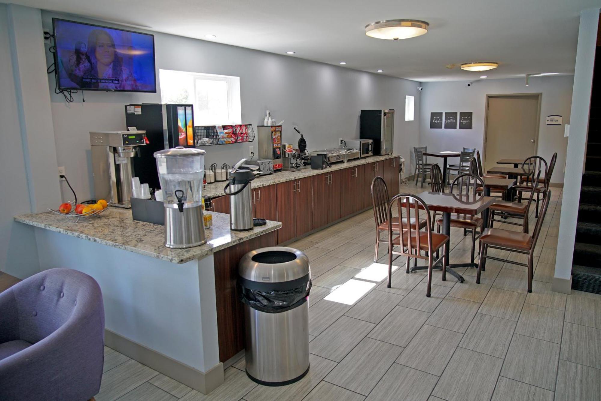 Baymont By Wyndham Monte Vista Hotel Екстериор снимка